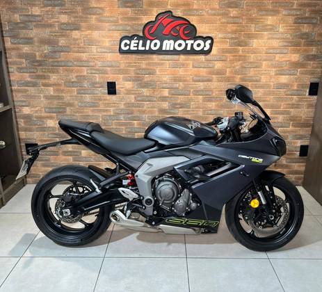 TRIUMPH DAYTONA 660 